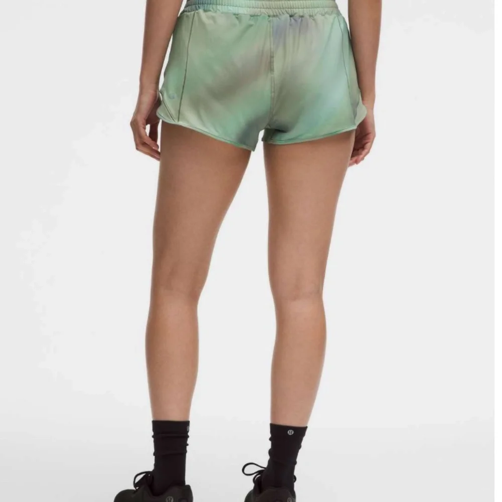 Lululemon Hotty Hot High-Rise Lined Short 2.5" Chroma Drift Green Multi / Palm C - Picture 5 of 10